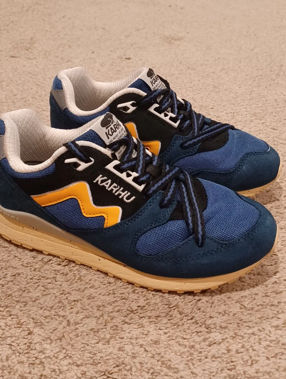 Karhu Synchron Classic sneakers in the Blue Wing Yellow Colorway Womens Size 6.5
